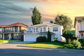 1603 The Lakefront House